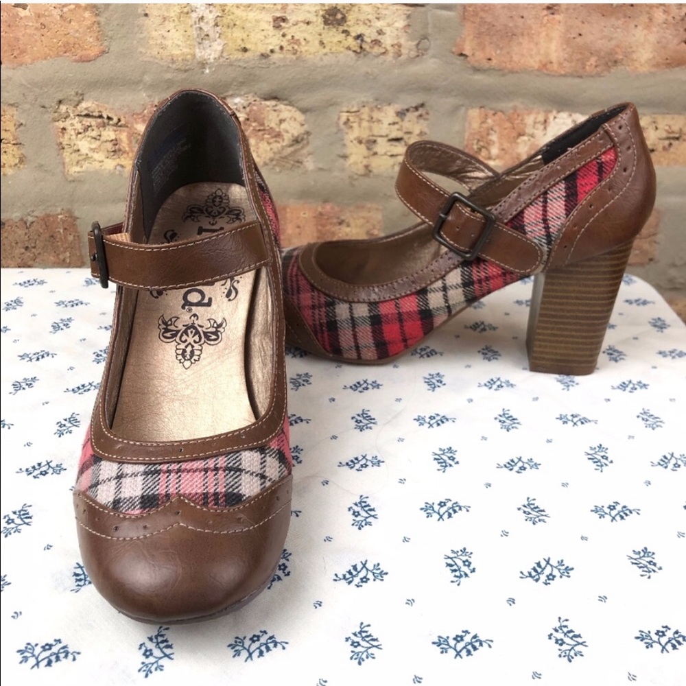 Mudd Block Heel Red Plaid Mary Janes 8.5